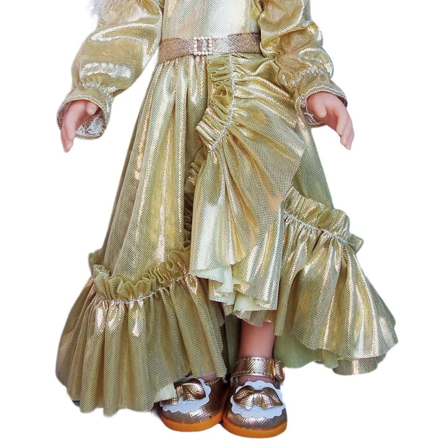 Paola Reina 32 cm doll Claudia dressed in an elegant shimmering gold gown with ruffles, holding a glittery clutch, and wearing stylish gold-trimmed shoes.