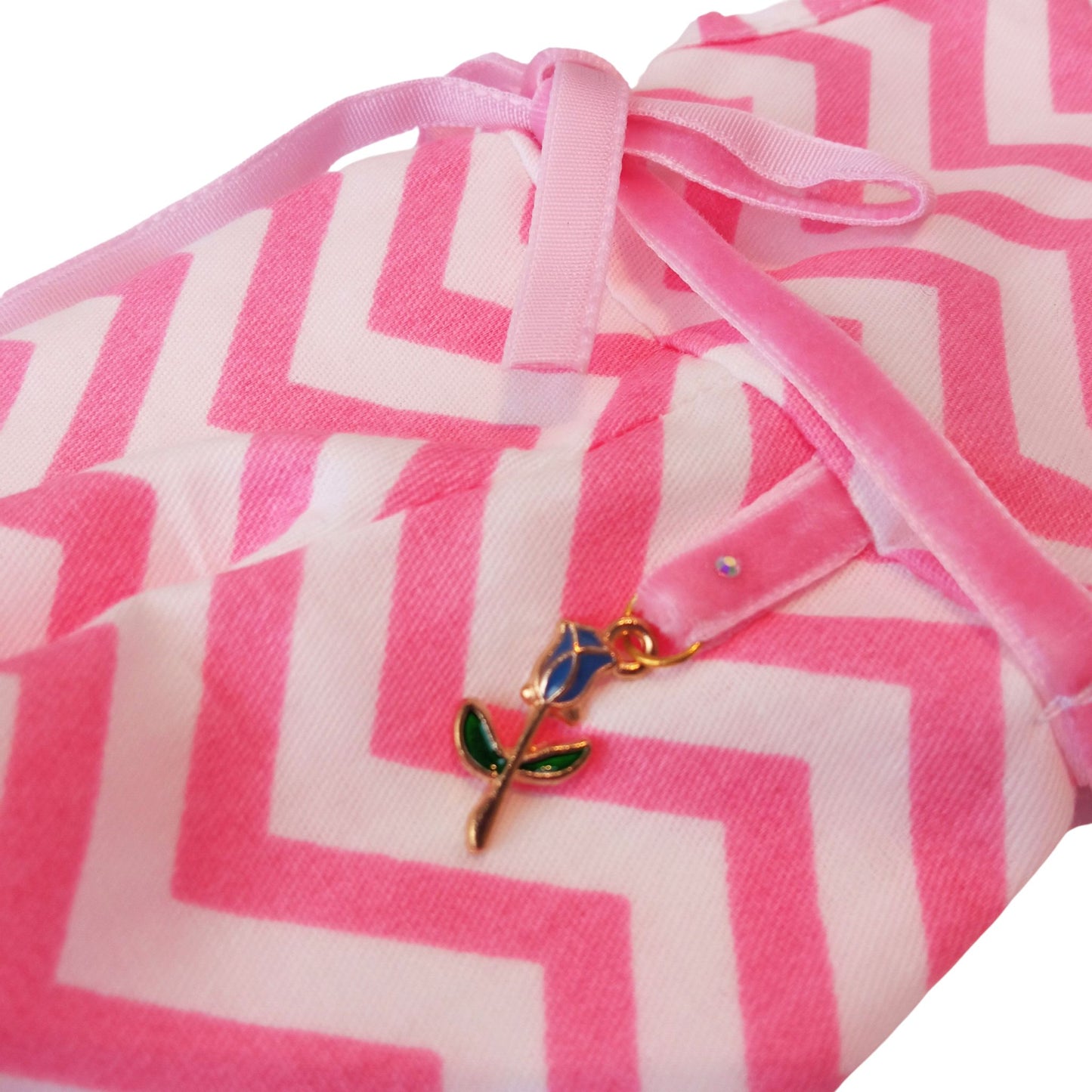 Wearing a pink and white zigzag summer jumpsuit with a ribbon belt and matching headband for doll Paola Reina 32 cm doll.