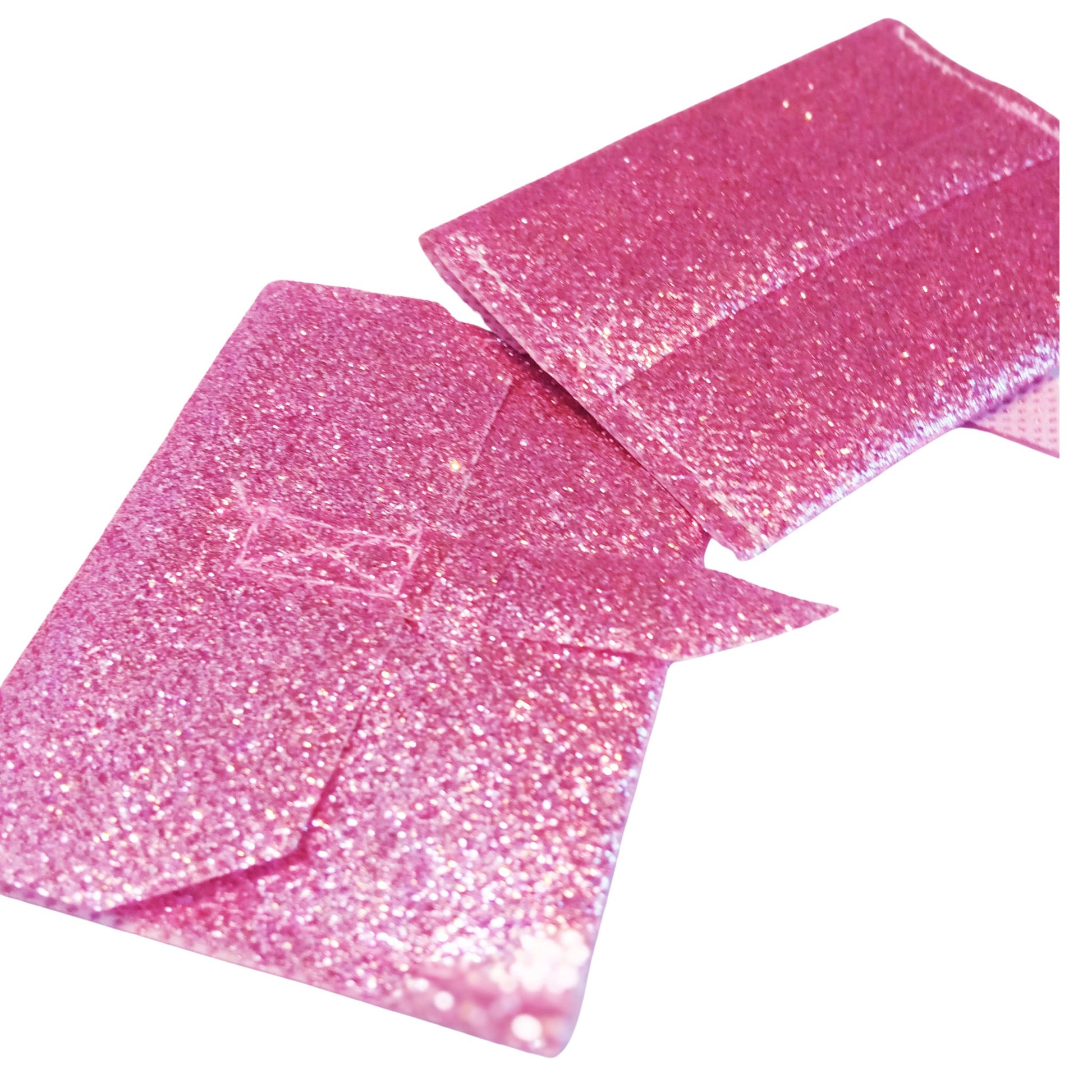 A pink of sparkling glitter clutch for Paola Reina 32 cm (12-inch) dolls, perfect for doll fashion lovers.