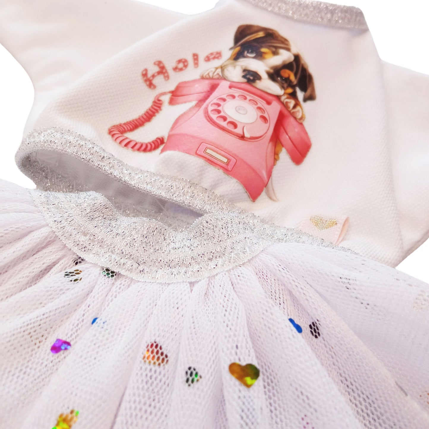 For Paola Reina a white blouse with a puppy print and a mesh skirt decorated with colorful hearts.