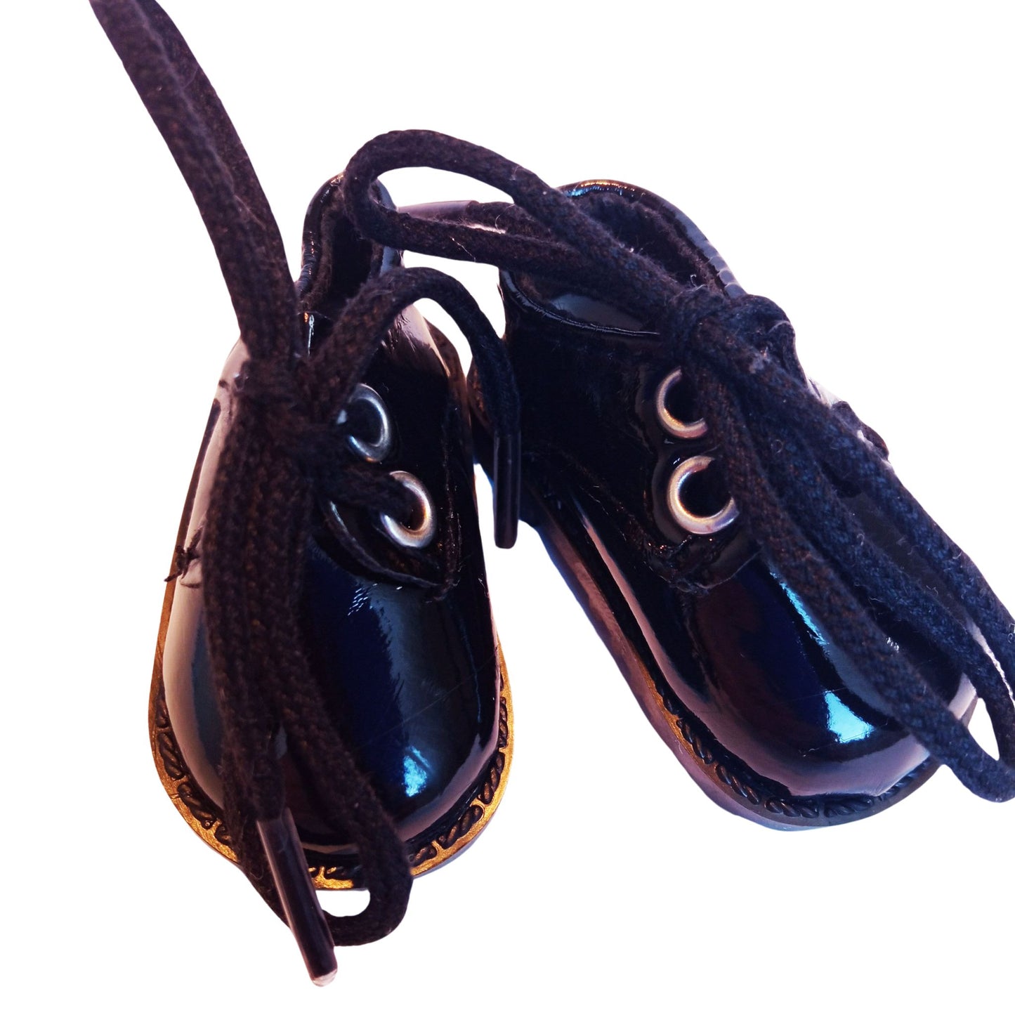 In a lace-up shoe for Paola Reina, 32 cm, featuring a gloss finish, black soles. Size 5.5 cm x 2.8 cm.