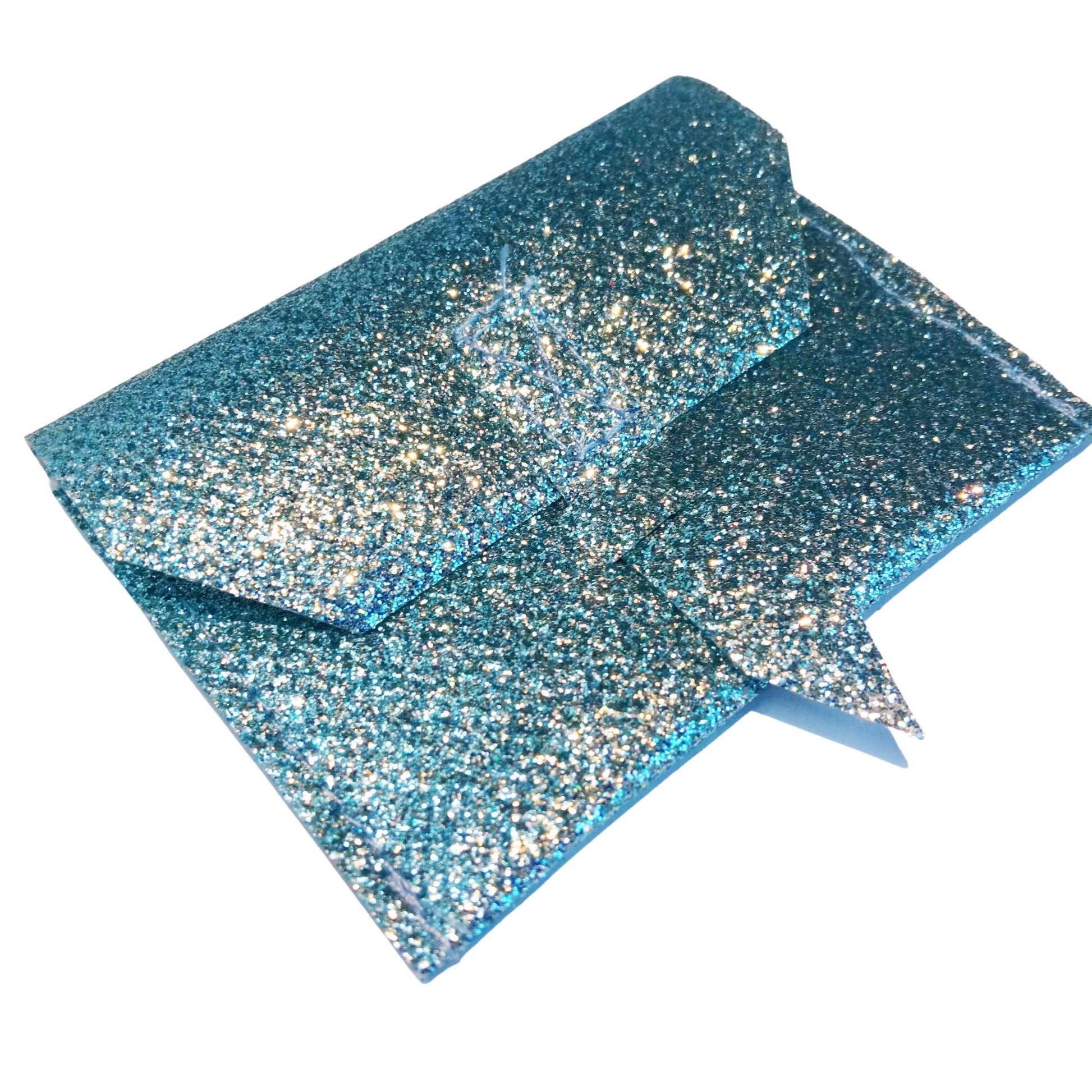 A blue of sparkling glitter clutch for Paola Reina 32 cm (12-inch) dolls, perfect for doll fashion lovers.